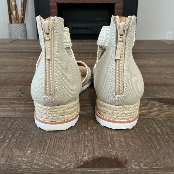 Bobs Sketchers Desert Kiss Woman’s Size 8 Woven Fabric Memory Foam Foot Bed - Picture 4 of 7